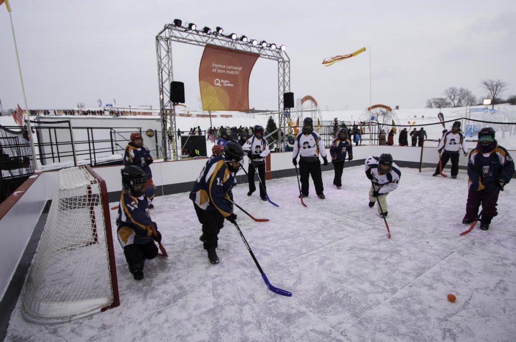 Hockey organisé dans le cadre du Carnaval de Québec. — Emma André