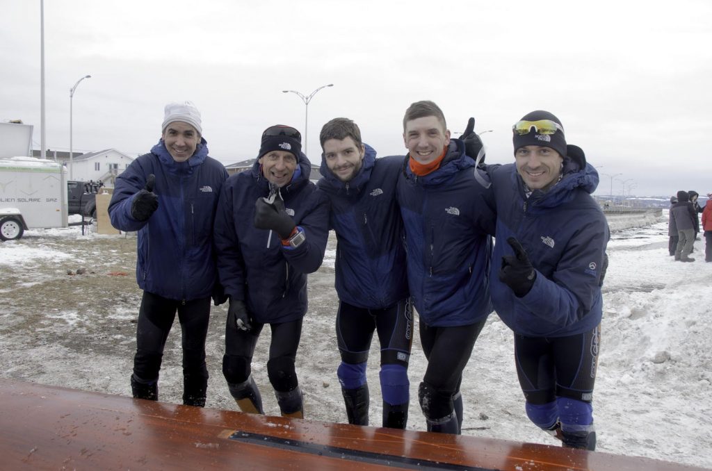 30 janvier 2016. L'équipe du château Frontenac, gagnante de la course de canot sur glace de Rimouski. — Gabriel B. Couture